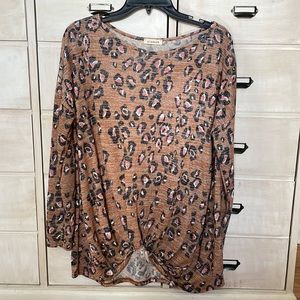 Long sleeve + knot in front+ leopard print with pink.